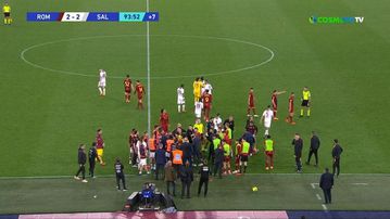 «Χαμός» στο Ολίμπικο: Σύρραξη ανάμεσα στους ανθρώπους της Ρόμα και της Σαλερνιτάνα