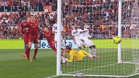 Ο Ελ Σαράουι πήρε το ριμπάουντ και εκτέλεσε τον Οτσόα για το 1-1 της Ρόμα