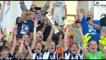 Η απονομή του Κυπέλλου στον ΠΑΟΚ