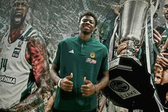 Κώστας Αντετοκούνμπο: «Ο Θανάσης μου είπε να υπογράψω στον Παναθηναϊκό» (vid)