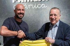 Ο 40χρονος Πέπε Ρέινα υπέγραψε νέο συμβόλαιο με τη Βιγιαρεάλ