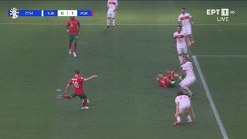 Ωραία συνεργασία Λεάο - Μέντες και ο Μπερνάρντο από κοντά έκανε το 1-0 για την Πορτογαλία