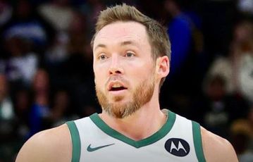 Ενεργοποίησε την οψιόν και μένει στους Μπακς ο Πατ Κόνατον