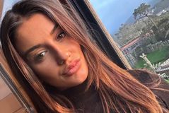 Η νέα σύντροφος του Γιαμάλ «τρελαίνει» το διαδίκτυο με το μαγιό της (vids & pics)