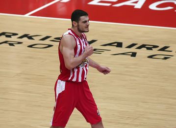 «Μαζί ζήσαμε πολλές στιγμές χαράς αλλά και λύπης, σε ευχαριστούμε»: Το συγκινητικό μήνυμα του Ολυμπιακού για τον Παπαπέτρου