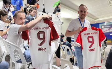 Έκρηξη Ποστέκογλου για Γερμανό ρεπόρτερ – Εμφανίστηκε με φανέλα της Μπάγερν και τυπωμένο το «9» με το όνομα του Χάρι Κέιν