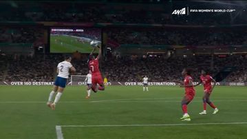 Η Μπατσέμπα την είδε τερματοφύλακας και η Αγγλία «άνοιξε» το σκορ με πέναλτι της Στάνγουεϊ