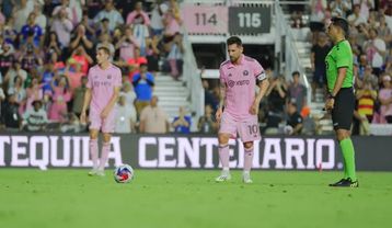 Όλο το μεγαλείο της απευθείας εκτέλεσης φάουλ του Μέσι από διαφορετικές λήψεις (vids)