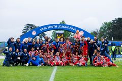 Από τους Μουζακίτη, Πνευμονίδη, ως τους Κωστούλα, Παπακανέλλο: Πού βρίσκονται οι παίκτες του Ολυμπιακού που κατέκτησαν το Youth League