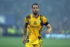 Ο Τσαλχάνογλου μένει στην Ίντερ, διαψεύδει ο ατζέντης του τις φήμες περί αποχώρησης