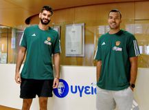 Πέρασαν από ιατρικά Σλούκας και Μαντζούκας και πιάνουν δουλειά με τον Παναθηναϊκό