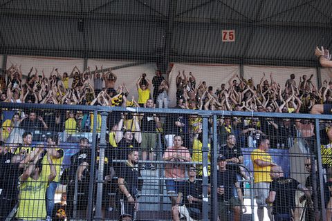 Ανατριχίλα: Το πανό των οπαδών της ΑΕΚ για τον Μιχάλη στην Αμβέρσα