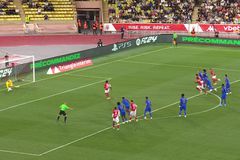 Μεγάλη νίκη και κορυφή για τη Νις μετά το ντέρμπι της Κυανής Ακτής με τη Μονακό - Μοιραίος ο Μπαλογκάν που έχασε δύο πέναλτι