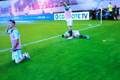 Διακοπή στο ντέρμπι: Έφυγε ο Παναθηναϊκός από το γήπεδο για κροτίδα στον Χουάνκαρ (pics)