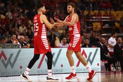 Τι γίνεται με τον Πίτερς μετά την επιστροφή του Βεζένκοφ