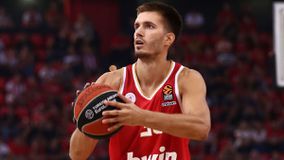 «Κοντά σε συμφωνία Ολυμπιακός- Ερυθρός Αστέρας για Πετρούσεφ» - Το ρεπορτάζ των Σέρβων για πιθανή επιστροφή Γκούντουριτς