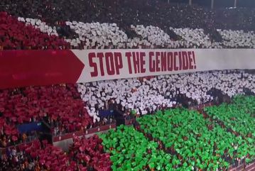 «Σταματήστε τη γενοκτονία»: Κορεό με τη σημαία της Παλαιστίνης από τους οπαδούς της Γαλατασαράι