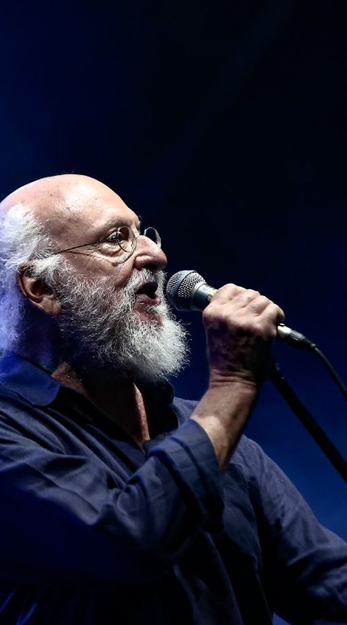 Διονύσης Σαββόπουλος: Ο «τραγουδοποιός» της Τελετής Λήξης των Ολυμπιακών Αγώνων