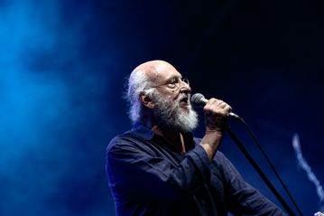 Διονύσης Σαββόπουλος: Ο «τραγουδοποιός» της Τελετής Λήξης των Ολυμπιακών Αγώνων