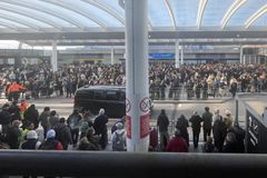 Ταλαιπωρία για την Εθνική στο Λονδίνο: Εκκενώθηκε το αεροδρόμιο Gatwick για λόγους ασφαλείας (vid)