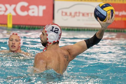 Καταιγιστικός ο Ολυμπιακός, συνεχίζει τις νίκες ο ΠΑΟΚ