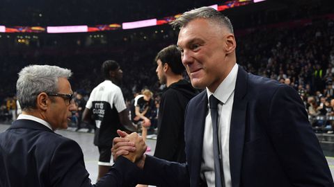 O Γιασικεβίτσιους εξήγησε γιατί οι φίλαθλοι της Παρτίζαν τον αγαπούν ενώ του Ερυθρού Αστέρα τον αποδοκιμάζουν