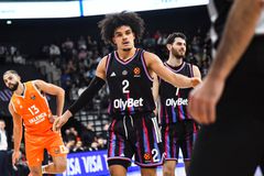 Ο Ιφί δοκιμάζει σουβλάκι και ο Φουρνιέ σχολιάζει