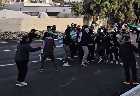 Οι φίλοι του Παναθηναϊκού... έβαψαν πράσινη τη Μύκονο (vid)