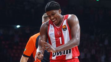 «Απελευθερώθηκαν τα σκυλιά»: Η παρακάμερα Ολυμπιακού για τη νίκη επί της Παρί (vid)