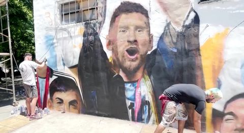 Το πρώτο κι εντυπωσιακό mural για τον Παγκόσμιο πρωταθλητή, Μέσι (vid)