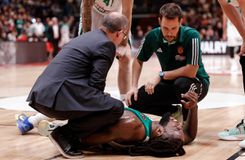 Πάγωσαν όλοι με Λεσορ - Έφυγε υποβασταζόμενος και σφαδάζοντας από τους πόνους