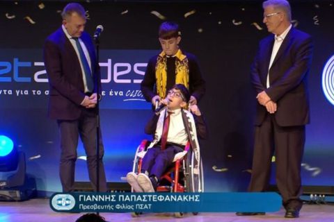 Ο Γιαννάκης τιμήθηκε από τον ΠΣΑΤ ως Πρέσβης Φιλίας και συγκλόνισε για ακόμη μία φορά