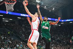 O Ολυμπιακός φιλοξενεί το Μαρούσι και ο Παναθηναϊκός τον Άρη