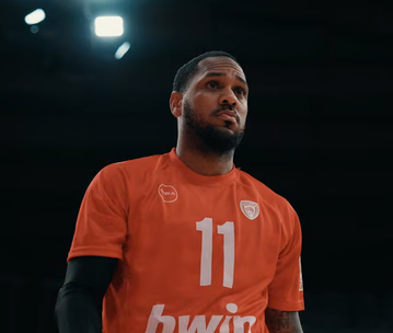 Φάρσες, ρεκόρ και ντεμπούτο στον αγώνα του Ολυμπιακού με τον Κολοσσό (vid)