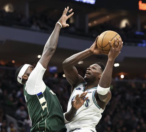 Τίμπεργουλβς και Έντουαρντς τιμώρησαν τους σταθερά ασταθείς Μπακς