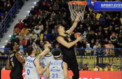 Θέμα με την μέση του ο Μάντσεν της ΑΕΚ