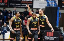 Απρόοπτο με Χολ στην ΑΕΚ