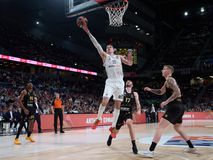 «Ξέρανε» την Μπασκόνια του ασύλληπτου Ρογκαβόπουλου με buzzer beater τρίποντο ο Χεζόνια