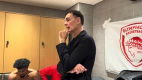 Οι καλύτερες στιγμές και τα «παράπονα» του Μπαρτζώκα στους παίκτες του στην παρακάμερα του Αναντολού Εφές - Ολυμπιακός