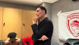 Οι καλύτερες στιγμές και τα «παράπονα» του Μπαρτζώκα στους παίκτες του στην παρακάμερα του Αναντολού Εφές - Ολυμπιακός