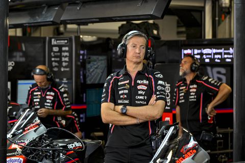 Πονοκέφαλος στην Aprilia: «Πολλά χρήματα» από αντιπάλους για τους αναβάτες της