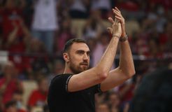 Μιλουτίνοφ: «Οικογένειά μου ο Ολυμπιακός, μια μέρα θέλω να γυρίσω»