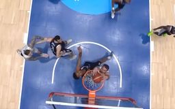 Έγινε πόστερ ο Γουεμπανιαμά από τον Μπάλβιν