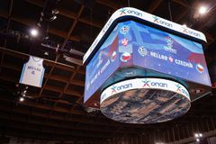 Στην κορυφή του ΣΕΦ η φανέλα του Γκάλη, «γαλανόλευκα» τα καθίσματα