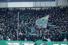 Οπαδοί του Παναθηναϊκού στο Κορωπί - Αποδοκίμασαν τους πάντες μετά από την ήττα με τη Λαμία