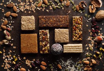 Μπάρες Πρωτεΐνης: Είναι Πραγματικά Υγιεινές; Αναλυτικός Οδηγός Διατροφικής Αξιολόγησης