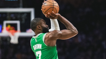 Εύκολη νίκη για τους Σέλτικς κόντρα στους Λέικερς παρά το ρεκόρ του Λεμπρόν