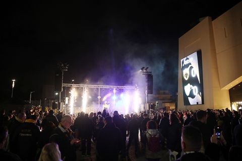 Ακρωτηριάστηκε οπαδός της ΑΕΚ από φωτοβολίδα  έξω από την Allwyn Arena