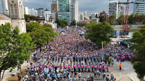 Ασύλληπτο αυτό που συμβαίνει στην Αργεντινή - Χιλιάδες οπαδοί κυνηγούν τους πρωταθλητές κόσμου (vids)