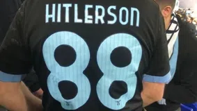 Η Λάτσιο απέκλεισε ισόβια τρεις οπαδούς της που φόρεσαν φανέλα «Hitlerson 88» (vid)